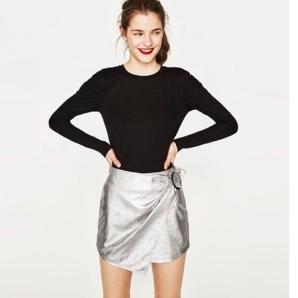Zara Metallic Silver Wrap Buckle Ruched Mini Skirt - S - Picture 2 of 15